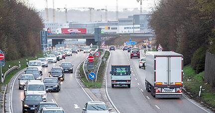 Vor Corona geh&ouml;rte Stau auf der Bundesstra&szlig;e zum t&auml;glichen Bild: Wie sich der Verkehr entwickelt, bleibt in der Stadt Neckarsulm ein umstrittenes Thema.
Foto: Archiv/Berger