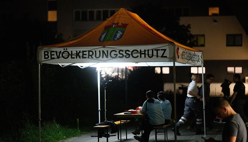 Ein halbes Jahr nach dem Anschlag auf Stromleitungen zum Techpark Adlershof durchsucht die Polizei in Berlin Räume. (Archivbild) Ein halbes Jahr nach dem Anschlag auf Stromleitungen zum Techpark Adlershof durchsucht die Polizei in Berlin Räume. (Archivbild)