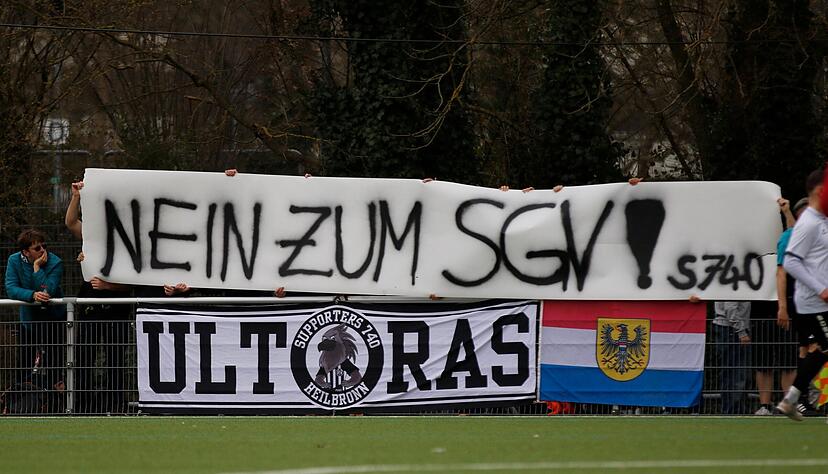 Bereits beim Heimspiel des VfR Heilbronn gegen den TSV Weilimdorf haben die Ultras "Supporters 740" ihre Haltung zum SGV Freiberg im Frankenstadion gezeigt. Bereits beim Heimspiel des VfR Heilbronn gegen den TSV Weilimdorf haben die Ultras "Supporters 740" ihre Haltung zum SGV Freiberg im Frankenstadion gezeigt.