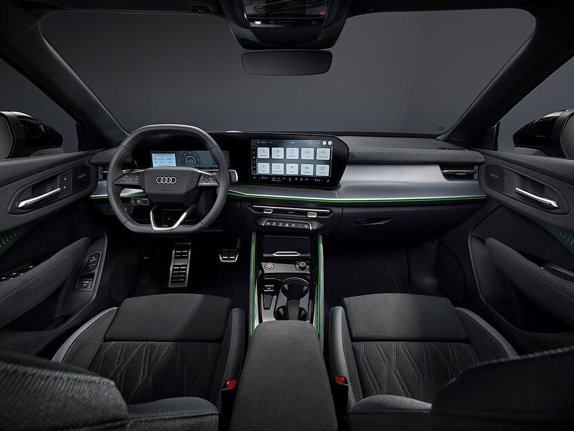 Der Fahrer blickt auf ein 11,9 Zoll großes Kombiinstrument, das fließend in einen gewölbten 12,8-Zoll-Touchscreen übergeht.