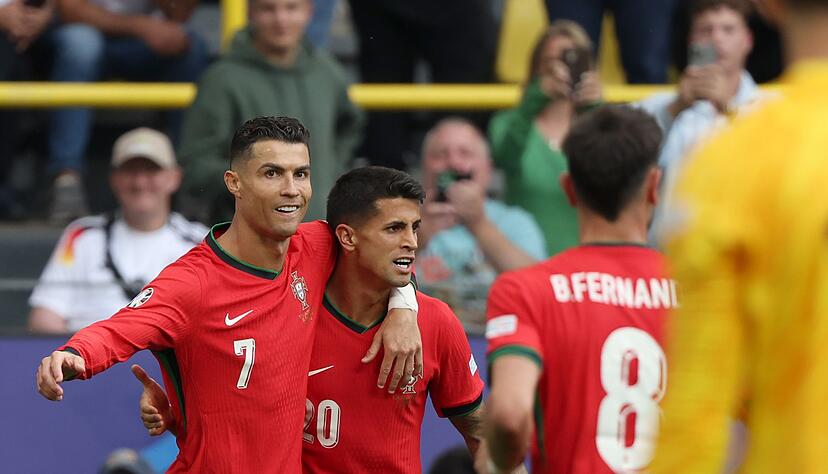 Cristiano Ronaldo ist trotz seines Alters ein Star in der portugiesischen Mannschaft. Cristiano Ronaldo ist trotz seines Alters ein Star in der portugiesischen Mannschaft.