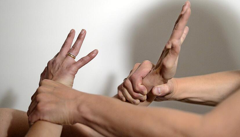 Bei sexuellem Missbrauch und sexualisierter Gewalt steht die Fachberatungsstelle des Vereins Pfiffigunde Betroffenen zur Seite. Bei sexuellem Missbrauch und sexualisierter Gewalt steht die Fachberatungsstelle des Vereins Pfiffigunde Betroffenen zur Seite.
