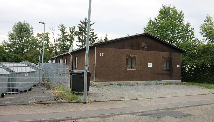 Die Fl&uuml;chtlingsunterkunft neben dem Recyclinghof in der Robert-Bosch-Stra&szlig;e in Willsbach ist abgewohnt. Deshalb wird sie abgebrochen und durch Container auf zwei Stockwerken ersetzt.