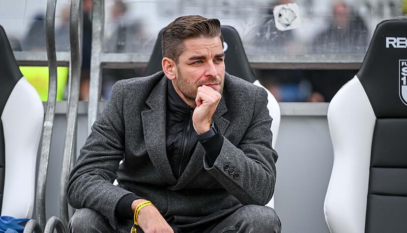 KSC-Boss Michael Becker will bis Saisonende den neuen Trainer pr&auml;sentieren. (Archivbild)