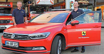 Timo Hofmann (links) und Thomas Wachno sind Mitglieder der Freiwilligen Feuerwehr. Im Alltag bringt das Ehrenamt oft Einschränkungen mit sich. 
Foto: Elfi Hofmann