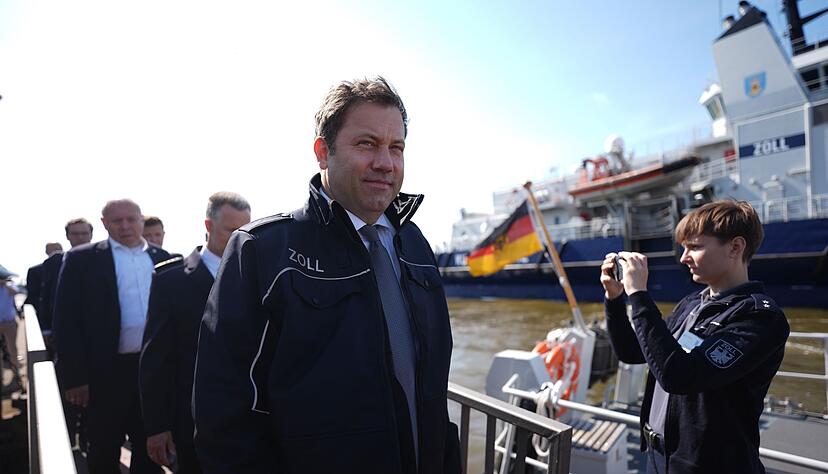 Finanzminister Klingbeil hat in Hamburg die Zoll-Jahresbilanz vorgestellt. Finanzminister Klingbeil hat in Hamburg die Zoll-Jahresbilanz vorgestellt.