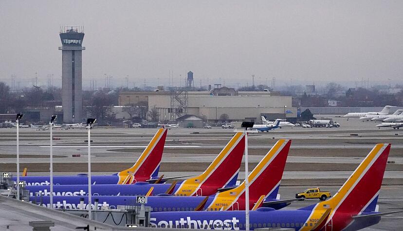 Eine Maschine der US-Fluggesellschaft Southwest Airlines ist plötzlich in einen Sinkflug gegangen - zwei Besatzungsmitglieder wurden verletzt. (Archivfoto) Eine Maschine der US-Fluggesellschaft Southwest Airlines ist plötzlich in einen Sinkflug gegangen - zwei Besatzungsmitglieder wurden verletzt. (Archivfoto)