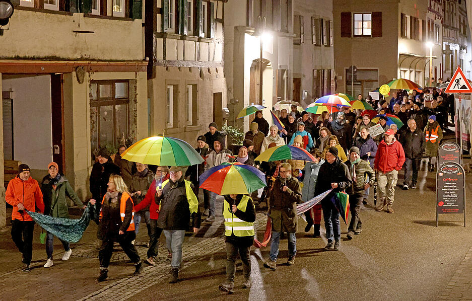 Demo: "Eppingen ist bunt! Gegen Hass und Hetze! Für eine aktive Demokratie!“ Demo: "Eppingen ist bunt! Gegen Hass und Hetze! Für eine aktive Demokratie!“
