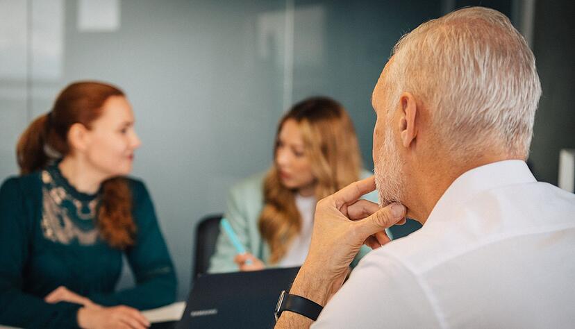 Betroffene von Altersdiskriminierung k&ouml;nnen sich rechtlich beraten lassen und Klage erheben. Aber: Nicht jede unterschiedliche Behandlung ist rechtswidrig.