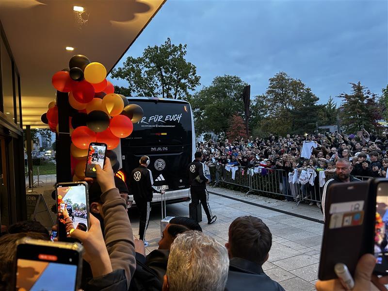 Vom Heilbronner Parkhotel aus geht es für das DFB-Team am Freitagabend nach Sinsheim. Dort wird die deutsche Nationalmannschaft gegen Luxemburg auf dem Rasen stehen.