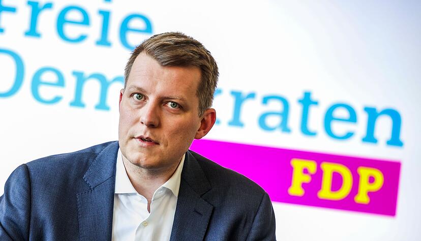 NRW-FDP-Chef Henning Höne gab bekannt, dass er als Bundesvorsitzender der Partei kandidiert. NRW-FDP-Chef Henning Höne gab bekannt, dass er als Bundesvorsitzender der Partei kandidiert.