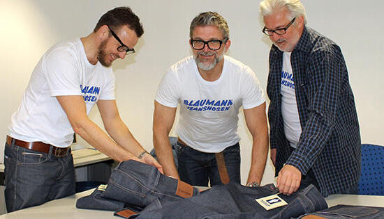 Edle Hosen aus Japan-Denim: Die K&uuml;nzelsauer Firma Blaumann-Jeanshosen wird im SWR-Fernsehen vorgestellt. Foto: Archiv/Jani