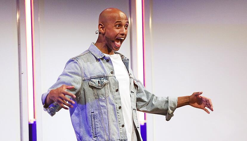 Tedros Teclebrhan alias Teddy war 2019 in Heilbronn zu Gast. Bei der &bdquo;Halb Mensch, halb Disco&ldquo;-Tour in Stuttgart sind keine Fotografen zugelassen.