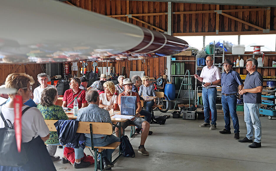 Schon Neunjährige bauen Flugzeuge. Die Jugendgruppe wächst. Der Verein investiert in die Zukunft. Schon Neunjährige bauen Flugzeuge. Die Jugendgruppe wächst. Der Verein investiert in die Zukunft.