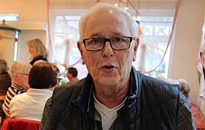 Ralph Walter im Café Denzer: Statt in "Ralphs Retro-Schau" zeigt er die Ortsgeschichte jetzt auf Facebook. Ralph Walter im Café Denzer: Statt in "Ralphs Retro-Schau" zeigt er die Ortsgeschichte jetzt auf Facebook.