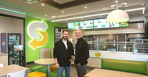 Neue P&auml;chter im Subway am Berliner Platz in Heilbronn: Faustino Minchella (rechts) und Ertan Pervan wollen ihre zweite Filiale Anfang Februar er&ouml;ffnen.