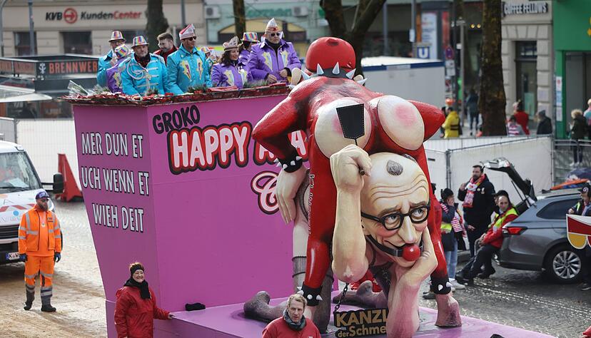 Autsch - Bundeskanzler Friedrich Merz wurde von den Karnevalisten in ein Sadomaso-Outfit gesteckt. Autsch - Bundeskanzler Friedrich Merz wurde von den Karnevalisten in ein Sadomaso-Outfit gesteckt.
