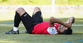 Ein Bild mit Symbolcharakter: Waseem Al Razj und Türkspor Eppingen sind nach dem 0:8-Debakel gegen Srbija Mannheim am Boden.
