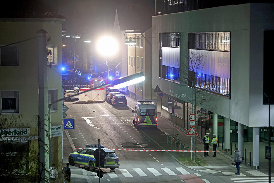 Tödlicher Unfall in Heilbronn: Mann rast in Wollhausstraße in Auto einer Familie