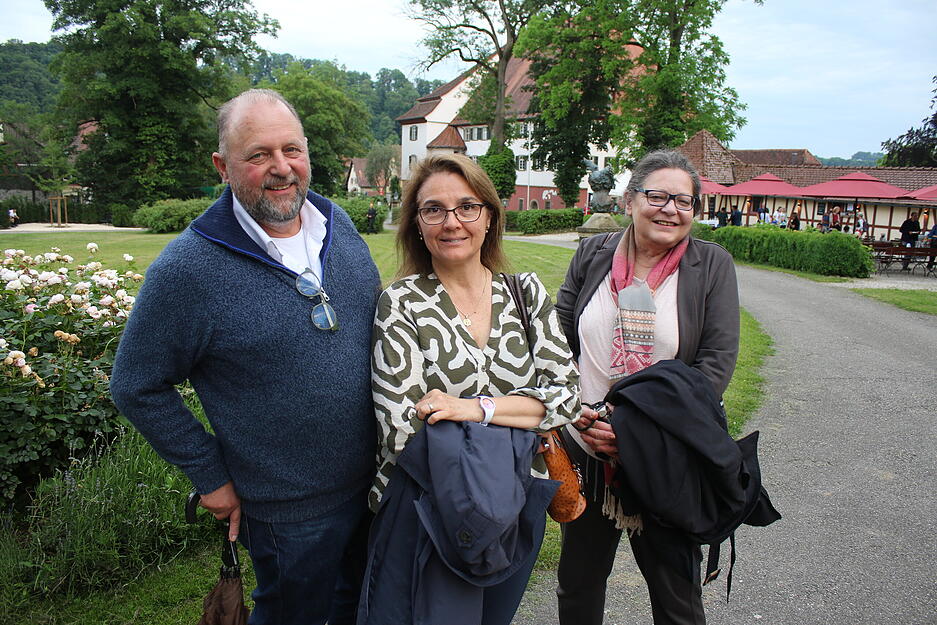 Albrecht Moll und Susi Roedenbeck-Moll aus Weinstadt mit Elisabeth Moll (rechts) aus Stuttgart.