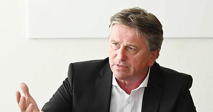 Manne Lucha (Bündnis 90/ Die Grünen), Gesundheitsminister von Baden-Württemberg, spricht.