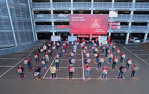Protestaktion auf eingezeichneten Feldern  bei Audi. Foto: privat