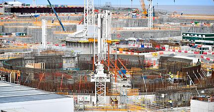 Die Baustelle des Atomkraftwerks Hinkley Point in Großbritannien: Im dem Kraftwerk werden explosionsgeschützte LED-Leuchten von R. Stahl verbaut.
Foto: Archiv/dpa