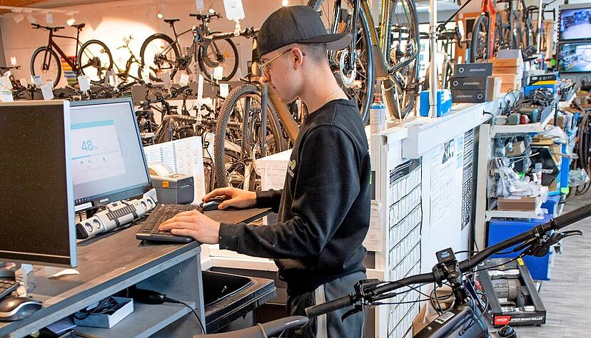 Ohne PC geht in einer modernen Fahrradwerkstatt nicht mehr viel. Ohne PC geht in einer modernen Fahrradwerkstatt nicht mehr viel.