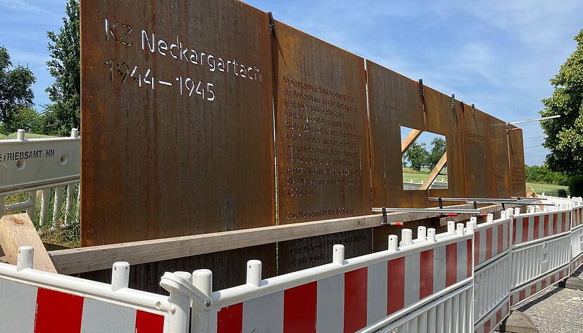 Erinnerung an das KZ Neckargartach: Eine Tafel ist im Stadtteil montiert.