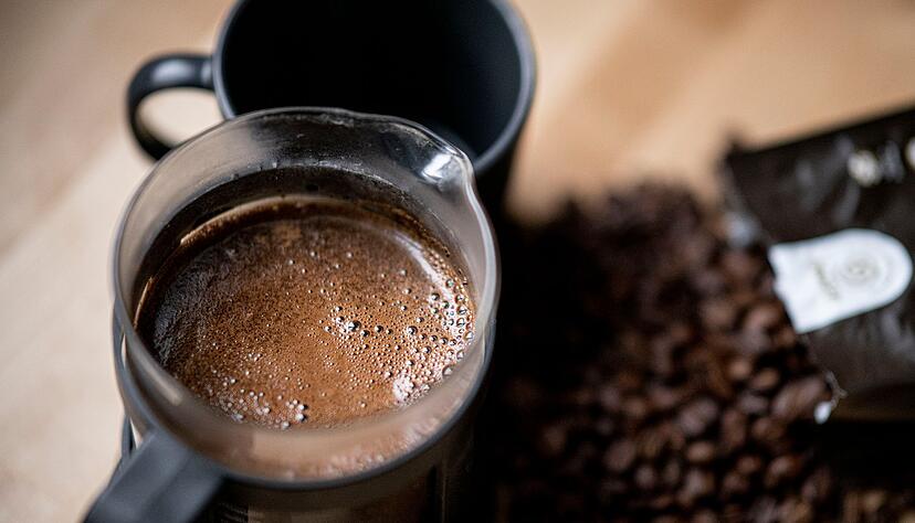 Eine umweltfreundlichere Alternative zu Kapselkaffee ist der Kaffee aus der French Press.