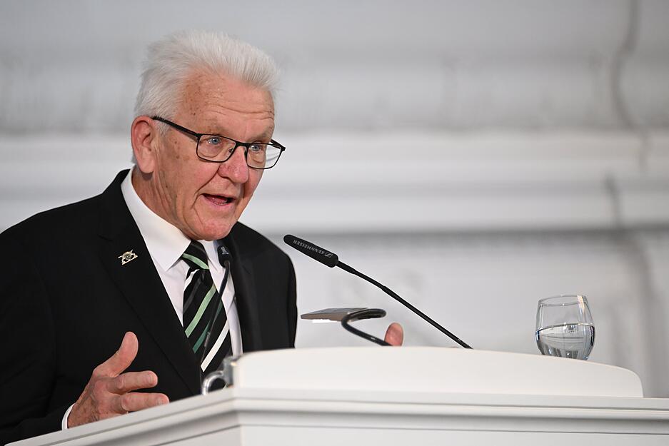 Winfried Kretschmann spricht beim Festakt zu seiner Verabschiedung aus dem Amt des Ministerpr&auml;sidenten.