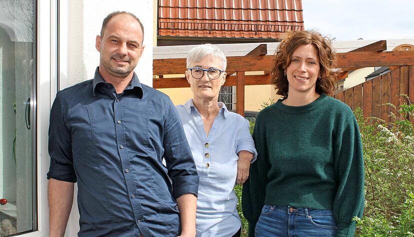 "Der Tod geh&ouml;rt zum Leben", finden Bestatter Andreas Guhl und die Sterbe- und Trauerbegleiterinnen Heidi Nowak und Melanie Bolch (von links).