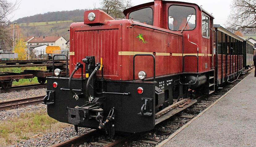 Bisher misst die Strecke der Jagsttalbahn nur rund 500 Meter ab dem Bahnhof in Dörzbach. Doch die nächsten 450 Meter sind schon in Arbeit. Bisher misst die Strecke der Jagsttalbahn nur rund 500 Meter ab dem Bahnhof in Dörzbach. Doch die nächsten 450 Meter sind schon in Arbeit.