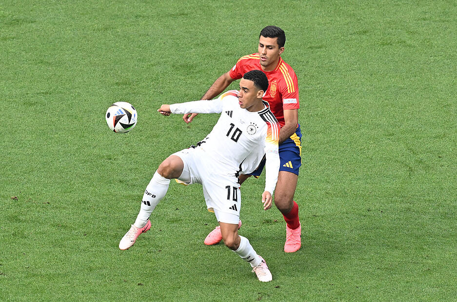 Jamal Musiala: In der ersten Halbzeit kaum zu sehen, doch in der zweiten Hälfte drehte der Dribbler etwas auf und sorgte für Unruhe in der spanischen Abwehr. Note: 3