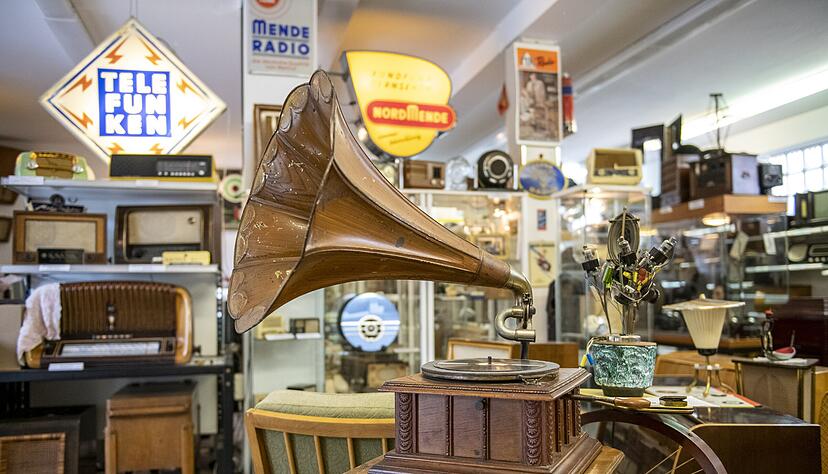 Im Süddeutschen Radiomuseum sind auch Grammophone und modernere Stereoanlagen zu sehen. Der Besucher reist hier durch die Geschichte.
Fotos: Christiana Kunz