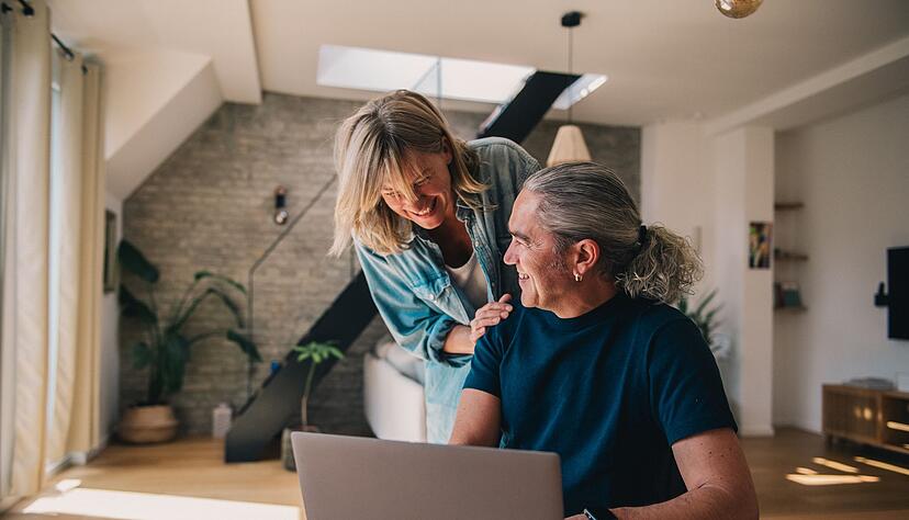 Haben gut lachen: Wessen Immobilie im Laufe der Zeit stark im Wert gestiegen ist, der kann bei der Anschlussfinanzierung von günstigeren Konditionen profitieren. Haben gut lachen: Wessen Immobilie im Laufe der Zeit stark im Wert gestiegen ist, der kann bei der Anschlussfinanzierung von günstigeren Konditionen profitieren.