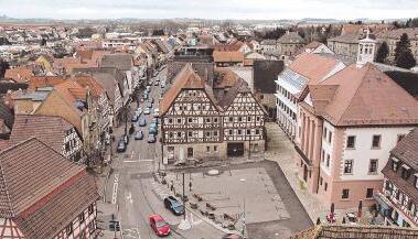 In den zehn Jahren seit der Ernennung zur Großen Kreisstadt hat sich in Eppingen viel getan. So sah etwa der Marktplatz 2008 vor dem Umbau aus. Foto: Archiv/Hettich