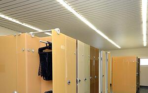 Der Umkleidetrakt im Saunabereich wurde neu gestaltet.