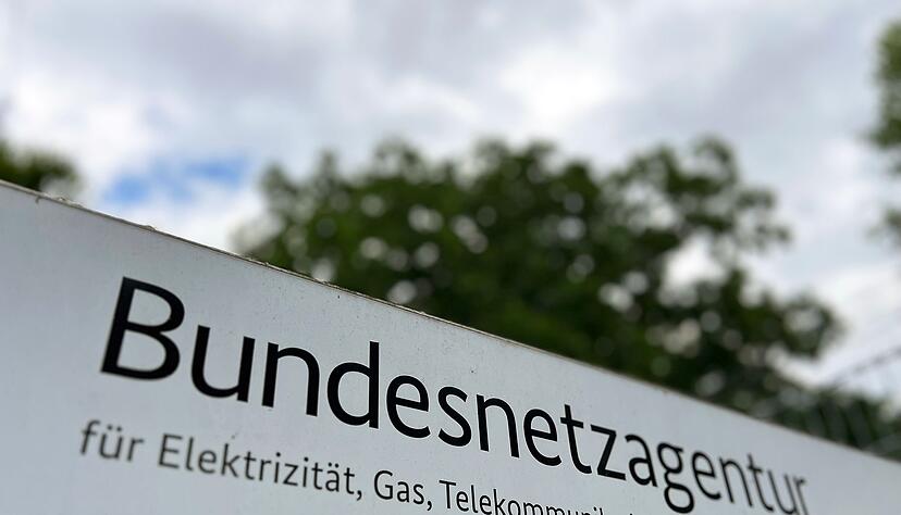 Die Bundesnetzagentur war bei der Festlegung von Regeln nicht unabh&auml;ngig, so urteilte ein Gericht - deshalb muss sie nun r&uuml;ckwirkend neu &uuml;ber die Regeln entscheiden.