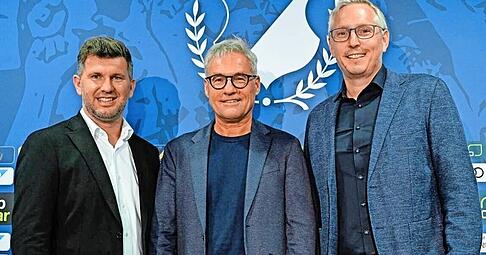 Sie können Beleidigungen belegen: die TSG-Bosse Andreas Schicker, Markus Schütz, Vorsitzender der Geschäftsführung, sowie Frank Briel (von links).
Foto: dpa Sie können Beleidigungen belegen: die TSG-Bosse Andreas Schicker, Markus Schütz, Vorsitzender der Geschäftsführung, sowie Frank Briel (von links).
Foto: dpa