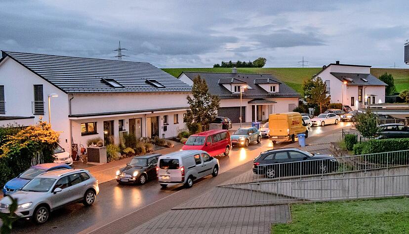 So sieht es im morgendlichen Berufsverkehr in der Stuttgarter Straße aus. Die Anwohner haben Unterschriften gesammelt und hoffen auf eine Lösung.
Foto: privat So sieht es im morgendlichen Berufsverkehr in der Stuttgarter Straße aus. Die Anwohner haben Unterschriften gesammelt und hoffen auf eine Lösung.
Foto: privat