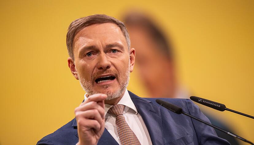 Christian Lindner, FDP Bundesvorsitzender spricht beim au&szlig;erordentliche Bundesparteitag der FDP vor der Bundestagswahl.