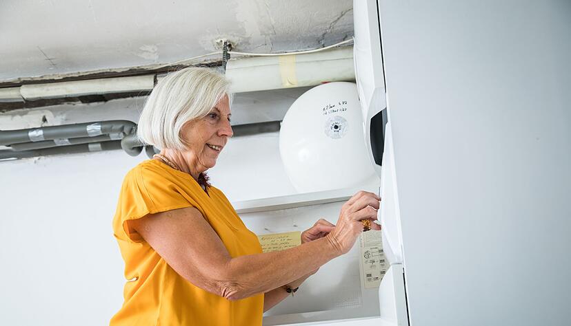 Kurzer Check nach der Zeitumstellung: Stellt sich die Heizungs-Zeitschaltuhr nämlich nicht automatisch auf Sommerzeit um, startet die Anlage morgens zu spät und läuft abends länger als nötig. Kurzer Check nach der Zeitumstellung: Stellt sich die Heizungs-Zeitschaltuhr nämlich nicht automatisch auf Sommerzeit um, startet die Anlage morgens zu spät und läuft abends länger als nötig.