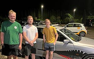 Marvin, Marius und Manuel (von links) sind früh am Morgen nach Ilsfeld gekommen. Sie fahren gerne in der Gegend rum.