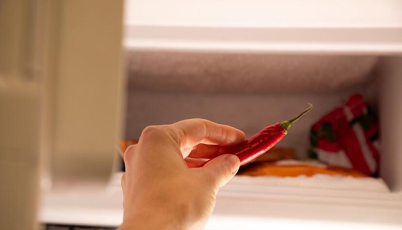 Lässt sich eine gefrorene Chilischote besser reiben? Lässt sich eine gefrorene Chilischote besser reiben?