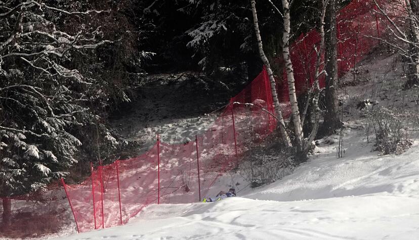 Nur noch allein sein: Direkt vor dem Wald legte sich McGrath hin und starrte ins Leere.