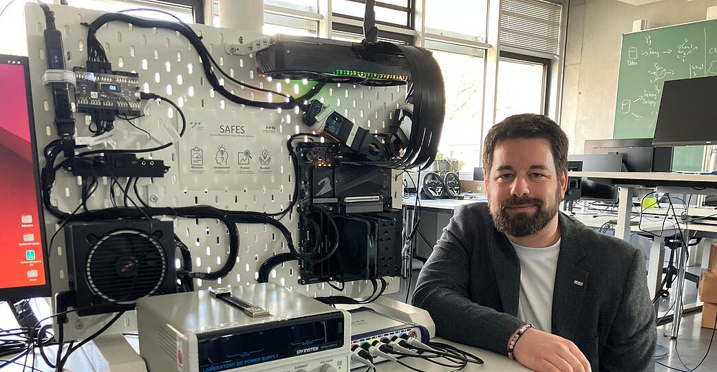 Wie viel Strom braucht eine KI-Anwendung? Damit befasst sich ein Projekt um Professor Marco Wagner von der Hochschule Heilbronn. Er forscht zu nachhaltiger KI.