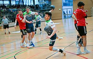 Jan Schenk (am Ball) spielte 2023 noch selbst f&uuml;r den TSV Willsbach, bevor ihn ein Knorpelschaden zu einem fr&uuml;hzeitigen Karriereende zwang.