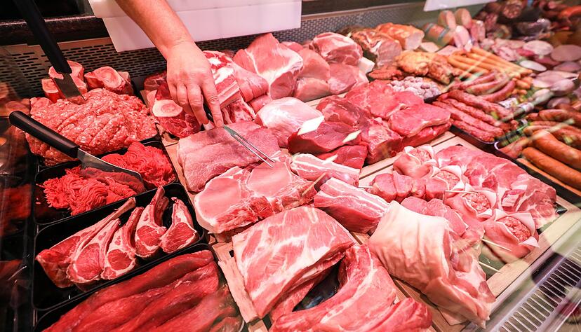 Supermärkte wollen in den kommenden Jahren auf Fleisch aus besserer Tierhaltung umstellen. Supermärkte wollen in den kommenden Jahren auf Fleisch aus besserer Tierhaltung umstellen.