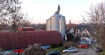 Die Rahmer M&uuml;hle an der Nahtstelle der beiden Stadtteile Sontheim und Horkheim. Nachbarn haben sich jetzt bei der Stadt &uuml;ber zu viel L&auml;rm beklagt. Die Verwaltung hat reagiert: zwischen 22 und 6 Uhr darf momentan nicht gemahlen werden.
Foto: Mario Berger